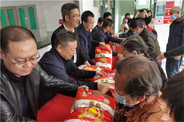 慰问活动 ｜ 金平新阶联参与区政协到鮀江街道木坑社区开展 “迎新春·送温暖”活动