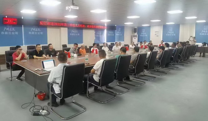 专题调研 ｜ 鮀江街道组织区人大代表、政协委员调研化学与精细化工实验室